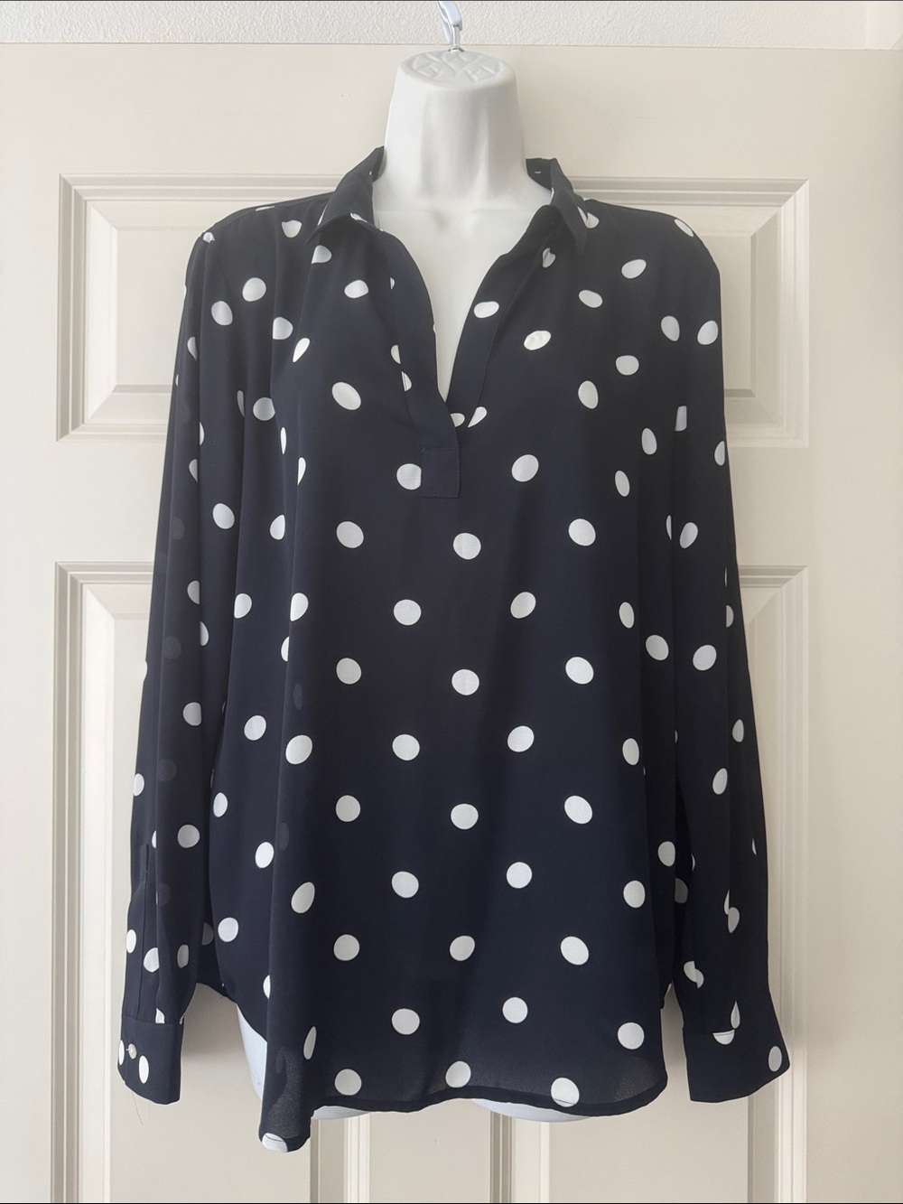 Loft Navy/white Polka Dot V-Neck Blouse - size M